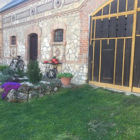 Levendula Porta Es Pajtaszinhaz Hotel Orfű Buitenkant foto