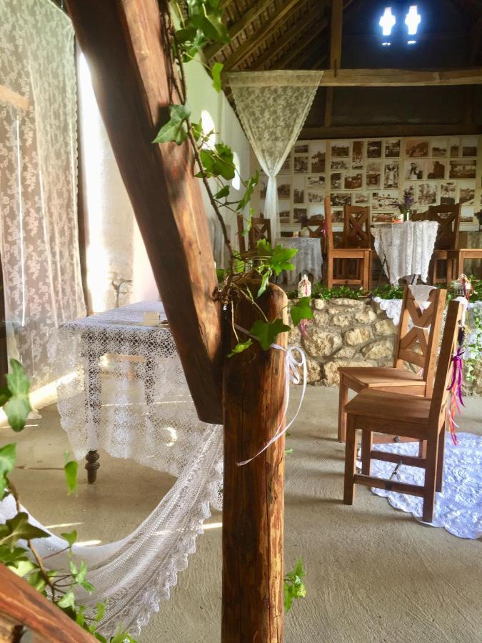 Levendula Porta Es Pajtaszinhaz Hotel Orfű Buitenkant foto