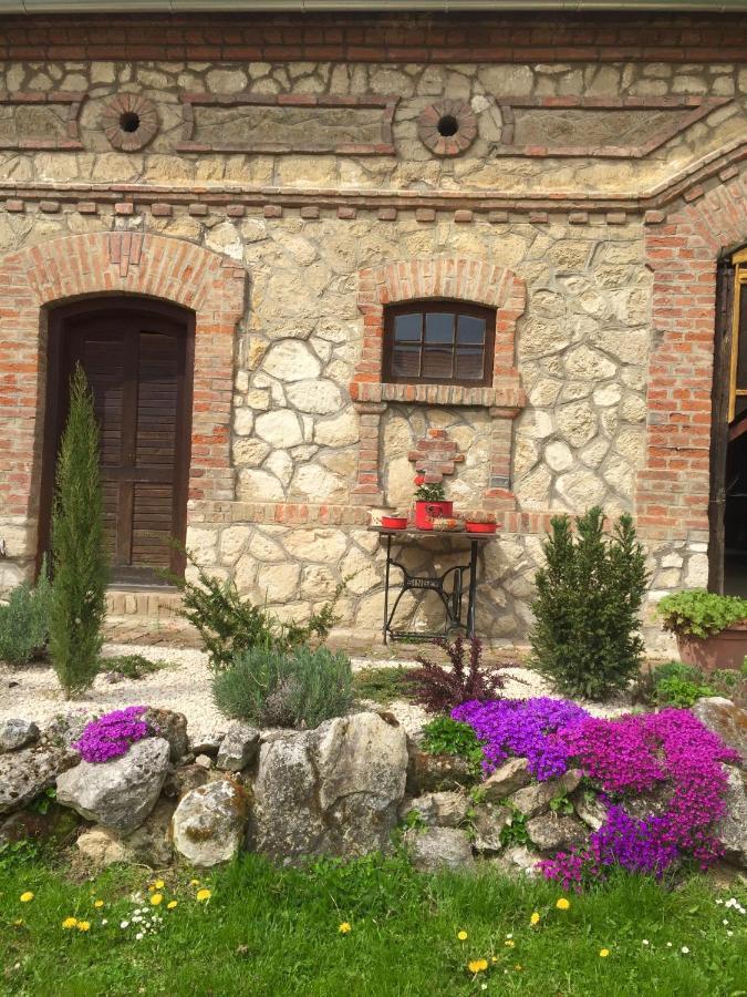 Levendula Porta Es Pajtaszinhaz Hotel Orfű Buitenkant foto