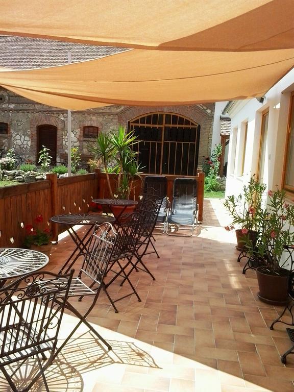 Levendula Porta Es Pajtaszinhaz Hotel Orfű Buitenkant foto