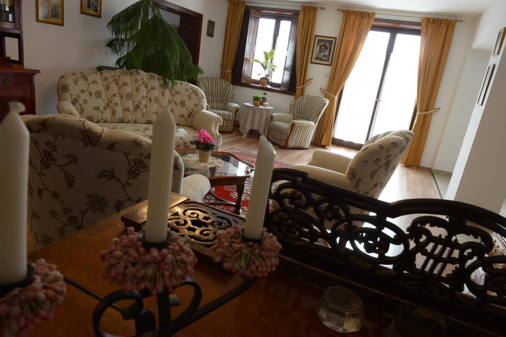 Levendula Porta Es Pajtaszinhaz Hotel Orfű Buitenkant foto
